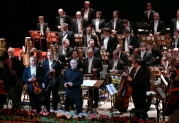 Валерий Гергиев и симфонический оркестр Мариинского театра  
