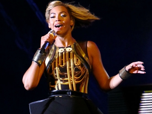 Beyonce не выпускает новый альбом из-за Adele