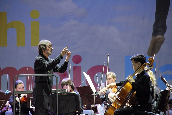 Юрий Башмет дирижирует Всероссийским юношеским симфоническим оркестром