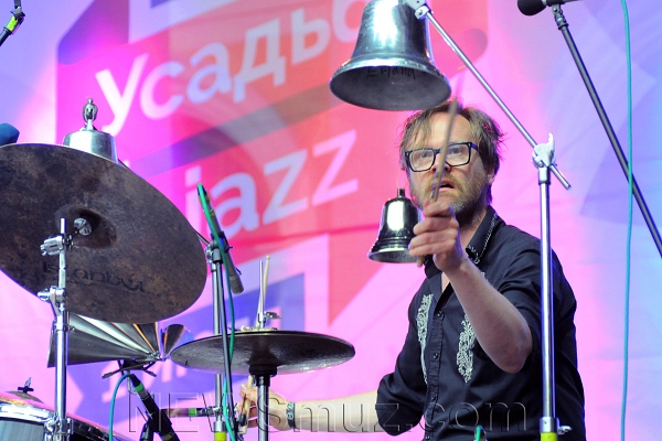 Nils Petter Molvaer Band></a> 

<BR><STRONG>Nils Petter Molvaer Band</STRONG></DIV>

<DIV class=box_foto align=center><a rel=