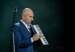 Игорь Крутой на концерте Димаша