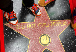 Red Hot Chili Peppers удостоилась именной звезды на "Аллее славы" в Голливуде