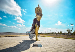 Статуя Шакиры