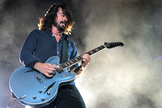 Dave-Grohl-Trini-Lopez-Gibson-Guitar.jpg