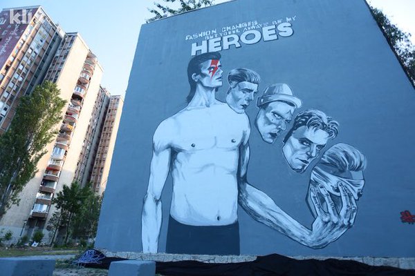 В Сараево открыли 13-метровое граффити в память о Дэвиде Боуи