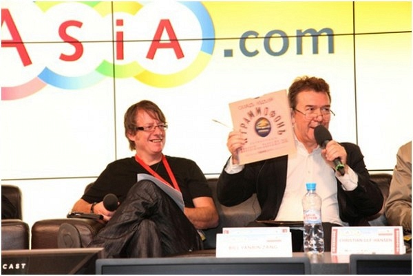rAsia.com 2012 Александр Тихонов, главный аналитик агентства Интермедиа, показал первую пиратскую пластинку