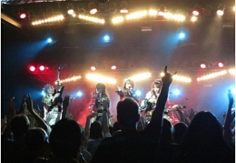 rAsia.com 2012 Кульминацией концерта стало выступление японской группы Versailles
