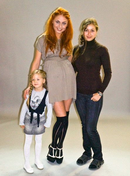 Ирина Забияка с юной актрисой проекта Дашей Богдановской и её мамой
