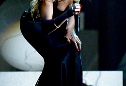 Rihanna на Grammy 2013