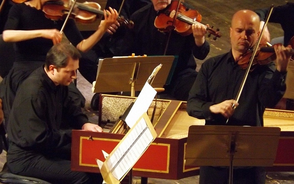 Юрий Мартынов (клавесин) и Андрей Поскробко (скрипка)