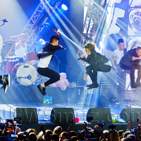 Mband, Arena