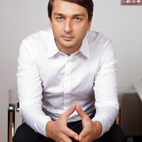 Роман Саркисов