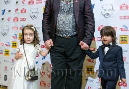 Бедрос Киркоров с внуками