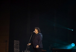 Игорь Саруханов на концерте памяти Батыра