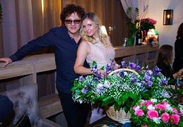 Рома Жуков с женой