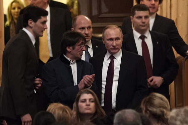 Путина в зал провожал сам Башмет