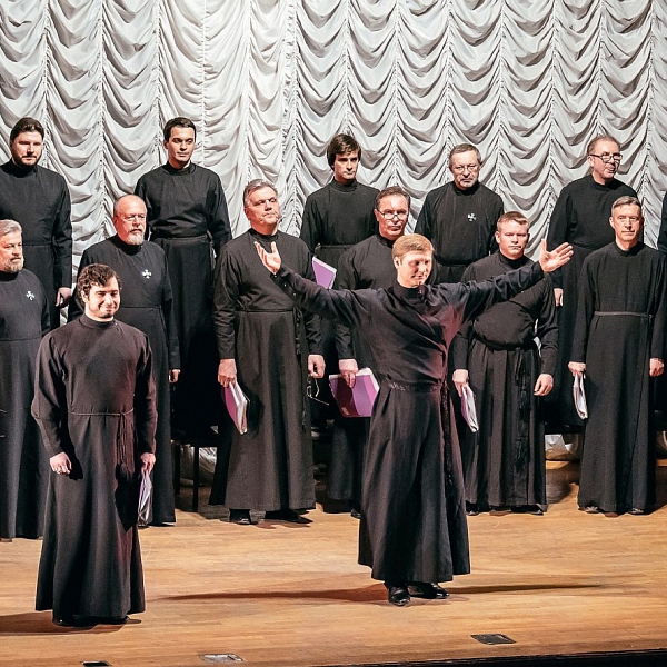 Праздничный мужской хор Новоспасского монастыря под управлением Станислава Попова