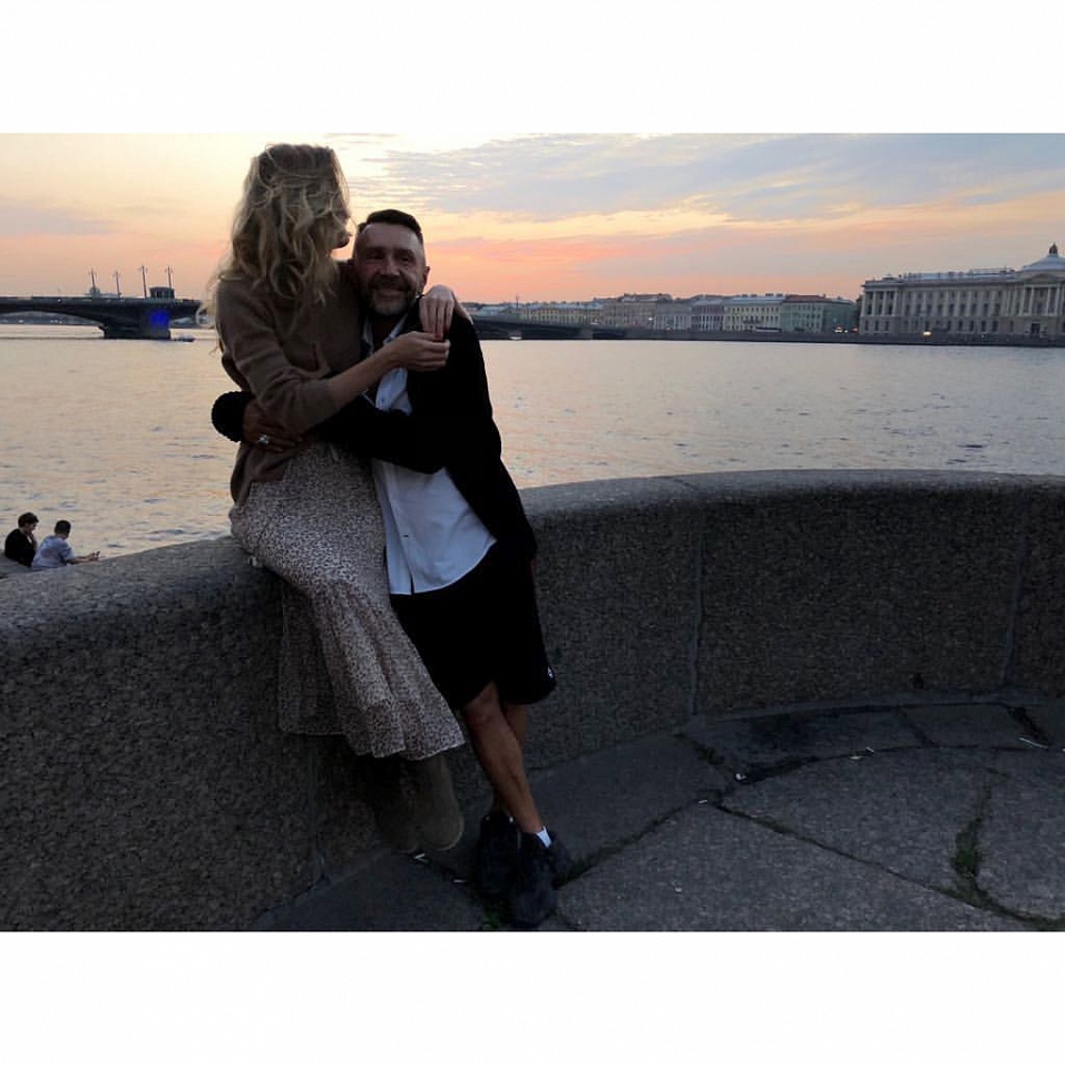 Сергей Шнуров с новой женой.jpg