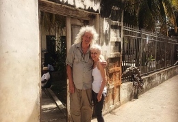 Брайан Мэй с женой съездил в Занзибар на родину Меркьюри