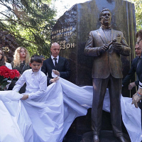 Памятник Иосифу Кобзону
