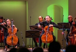 ансамбль «Questa Musica» под управлением его худрука и главного дирижёра Филиппа Чижевского