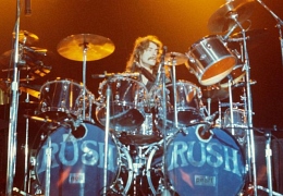 Барабанная установка Нила Пирта, барабанщика канадской прогрессив-группы Rush, продана на аукционе за 500 тысяч долларов