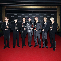 BTS-2021-bbma-award-stage-billboard-1548-1621822174-compressed