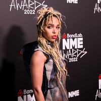 FKA-TWIGS-RED-CARPET-EVE-PENTEL-BANDLAB-NME-AWARDS-2022-2