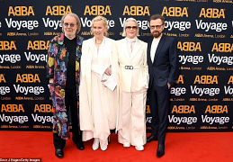 58325827-10858181-Fab four ABBA dressed to impress on Thursday night as they atten-a-20 165358608255