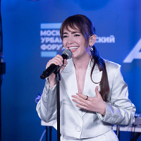 Певица представила новую песню «Детство»