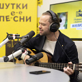 Звезда «Универа» еще и талантливый музыкант. Фото «Юмор FM»