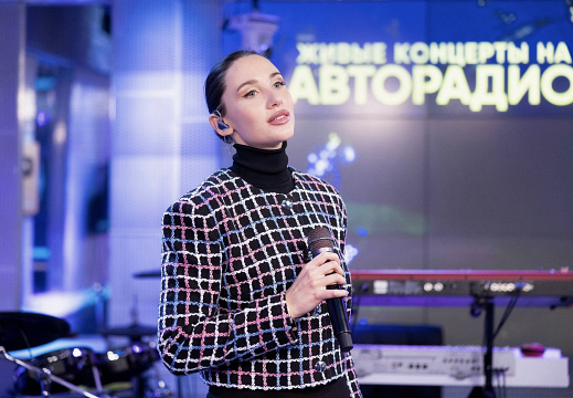 сахнада жалаңаш әншілер Минет кеші бейне