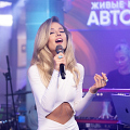 Певица выступила с живым концертом на радио