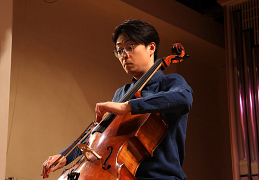 Виолончелист Мо Мо