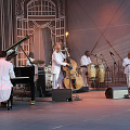 Симона Кернес и Klazz Brothers & Cuba Percussion на опен-эйре XI Международного фестиваля искусств П.И. Чайковского в Клину