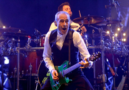 1 Britische-Rock-Band-Status-Quo-gastiert-auf-ihrer-The-Last-Night-Of-The-Eletrics-Abschiedstour-in