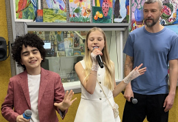 Владимир Кристовский с юными артистами Даниэлем Давтяным и Миланой Учайкиной с премьерой на Детском радио