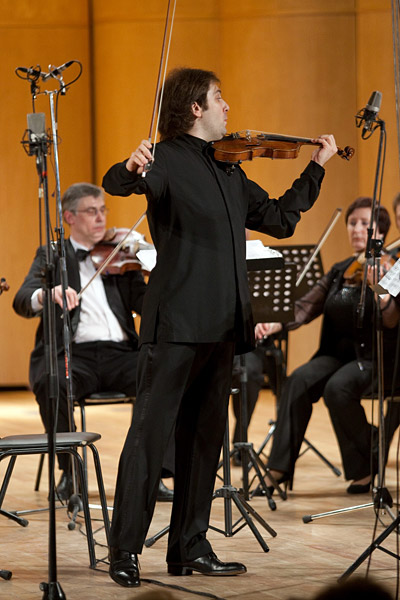 Скрипач Дмитрий Коган на благовторительном новогоднем концерте