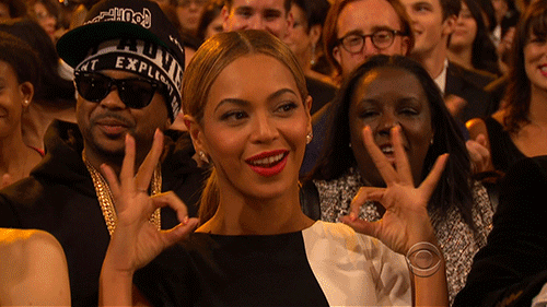 Beyonce радуется на Grammy 2013
