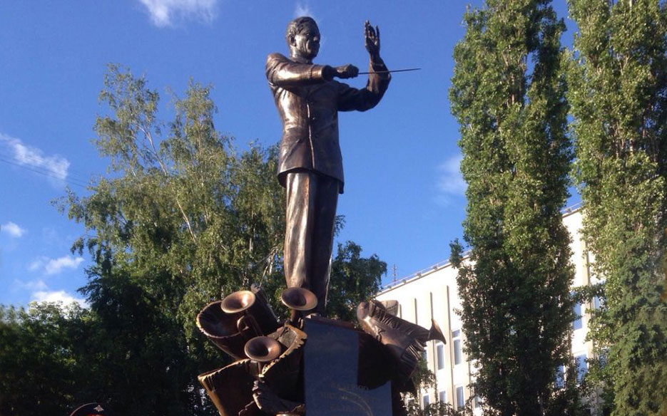 Памятник Валерию Халилову
