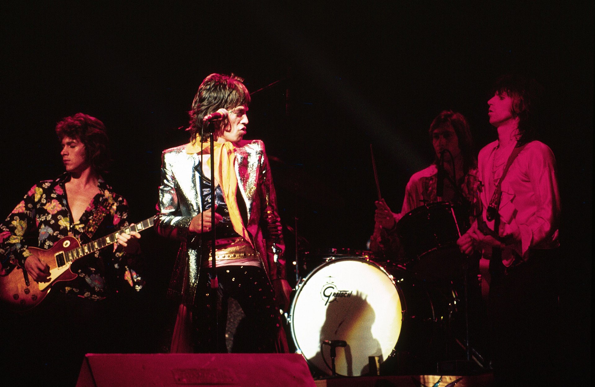 Мик Тейлор, Мик Джаггер, Чарли Уоттс и Кит Ричардс из Rolling Stones на Форуме в Инглвуде, Калифорния, в 1972 году