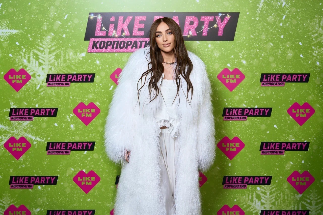 Мари Краймбрери появилась в шубе цвета будущего года